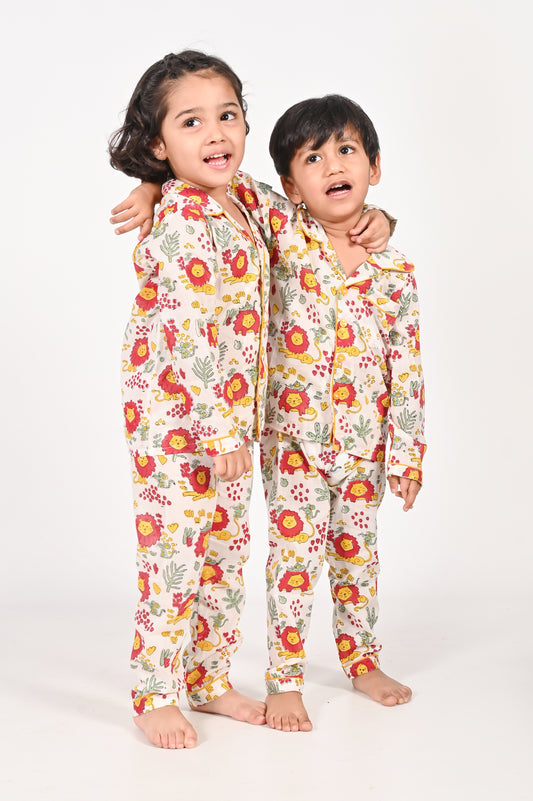 Lion and Mouse- White  Unisex Nightsuit Set